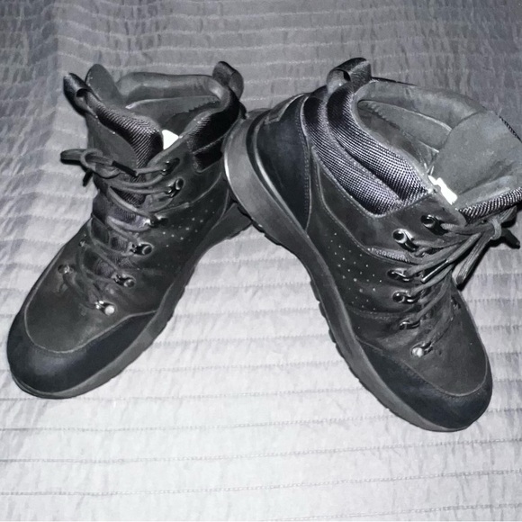 UGG Australia Emmett Boot Mid Black Men’s Size 11 Weather Ready Item #1112376 - Picture 5 of 12